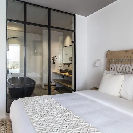 Adorno And Hotel 4*