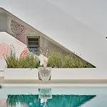 Adorno And Szálloda