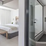 Adorno And Szálloda