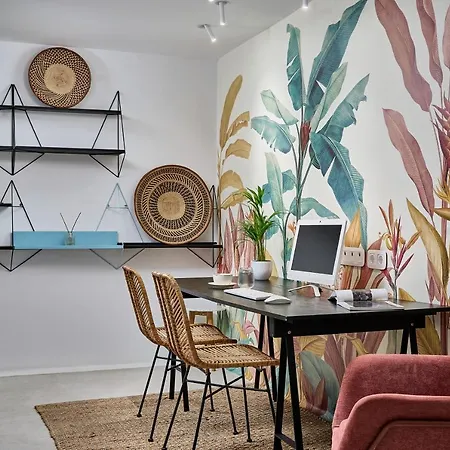 ホテル Adorno And 4*