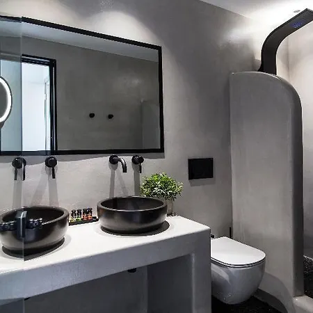 Adorno And ホテル 4*