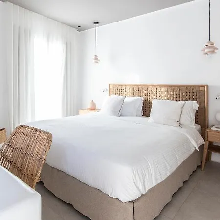 ホテル Adorno And