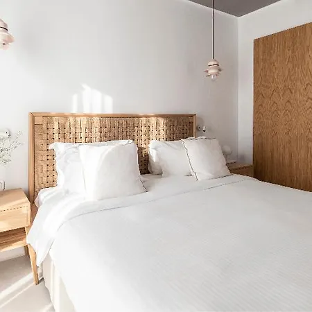 Adorno And オルノス