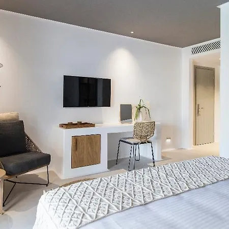 Adorno And Hotel 4*