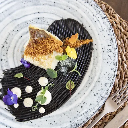 Adorno And Отель Орнос