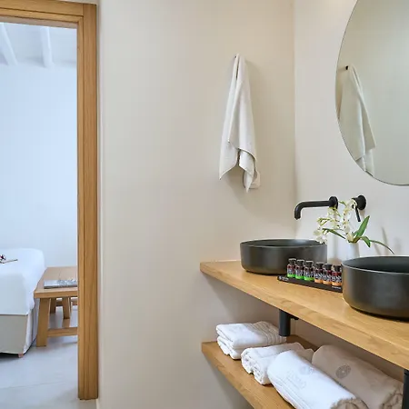 Adorno And ホテル 4*