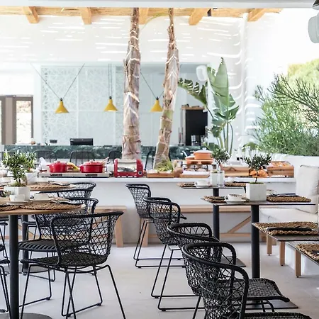 Отель Adorno And 4*